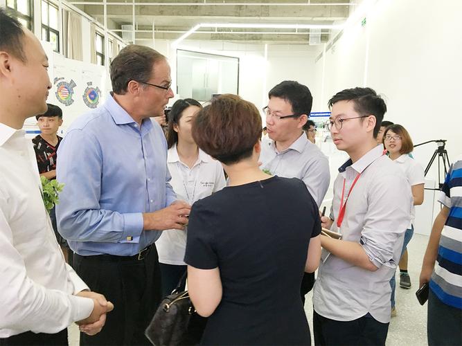 北京陪同口譯服務費多少錢尚語翻譯公司