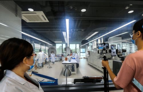 你好,北區 遇見石墨烯 370萬網友圍觀,直呼太神奇